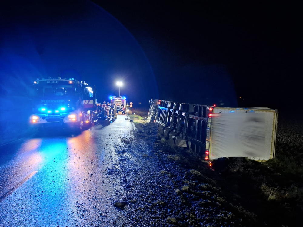 2024 11 28 VU LKW Mehrum Hämelerwald Feuerwehr3a