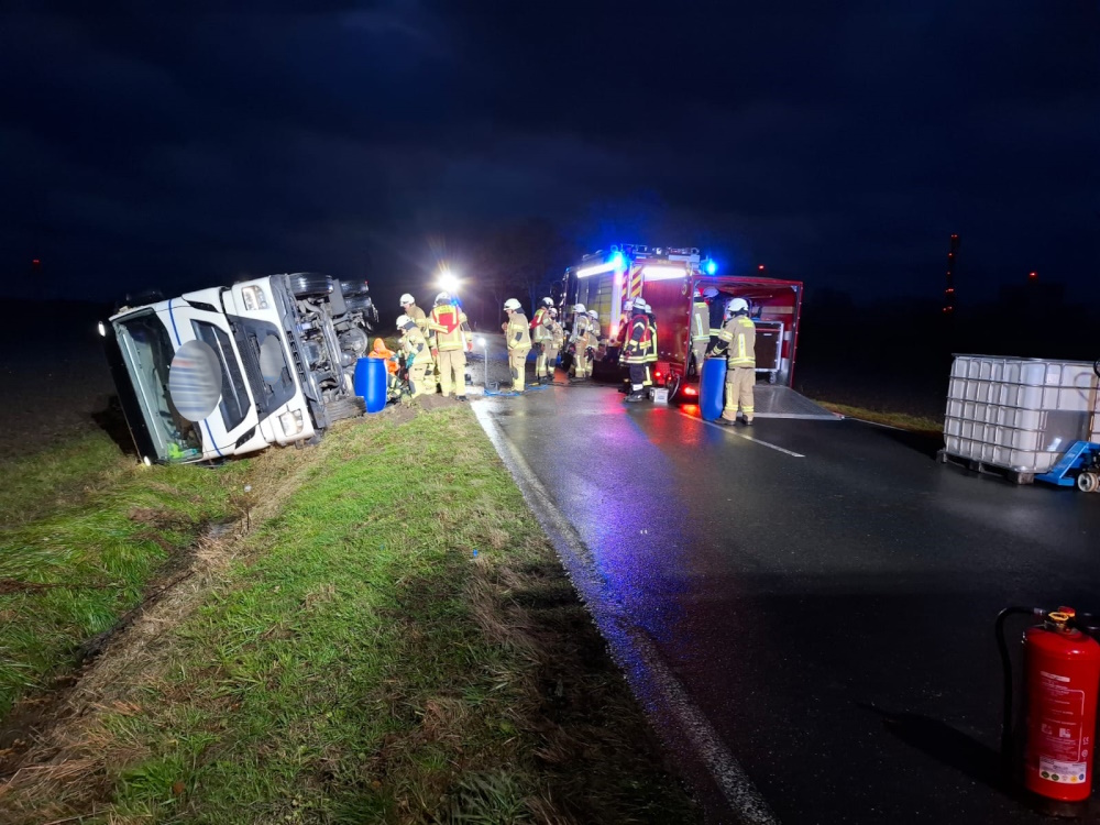 2024 11 28 VU LKW Mehrum Hämelerwald Feuerwehr4a