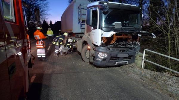 2016_12_03_lkw_unfall_somar_zimmer1